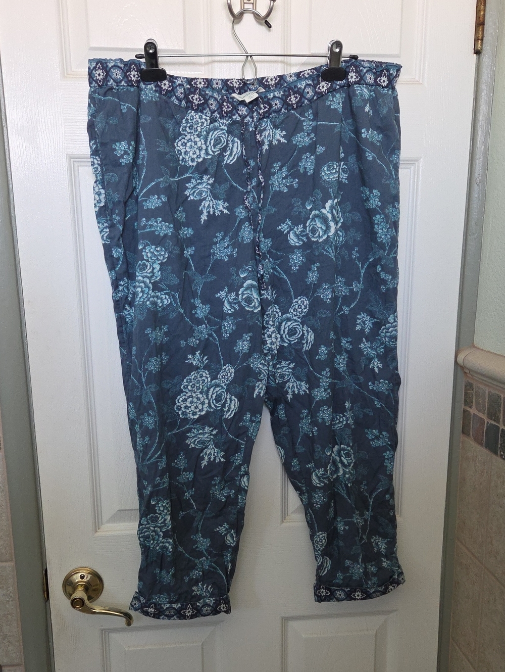 Sundance 100% Cotton Blue Floral Print Crop Pants Summer Vacay Resortwear Boho L - Picture 2 of 8